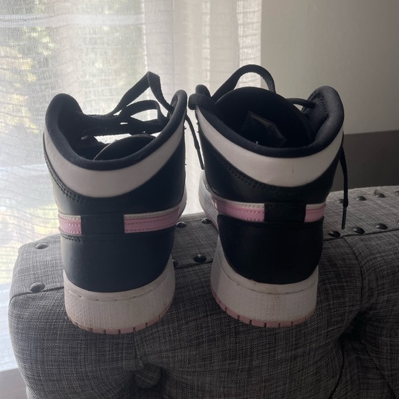 Black And Pink Air Jordan’s - Picture 3 of 3